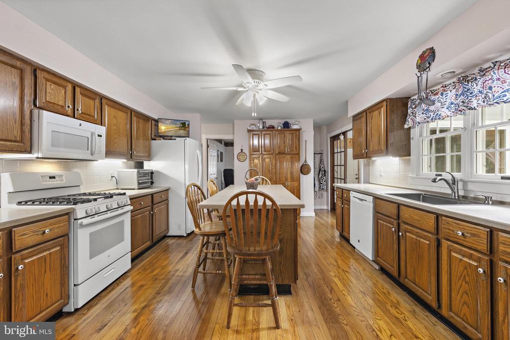 4 PINE OAK DRIVE