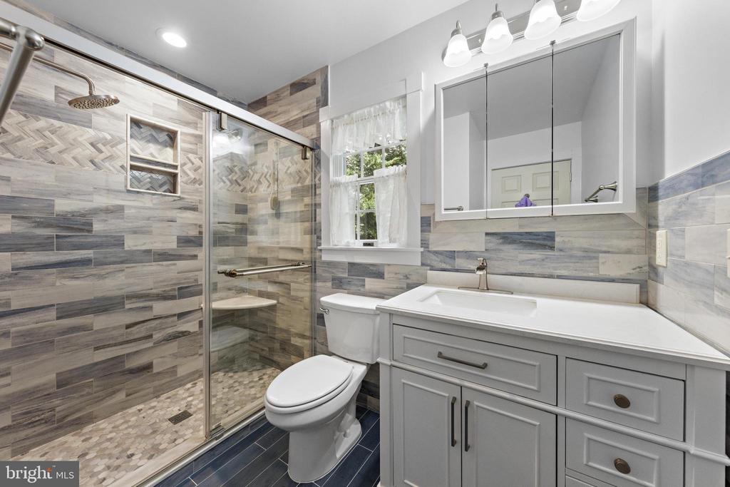 4 PINE OAK DRIVE