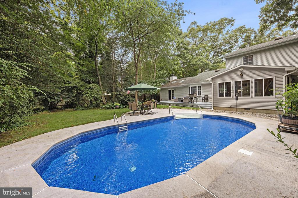 4 PINE OAK DRIVE