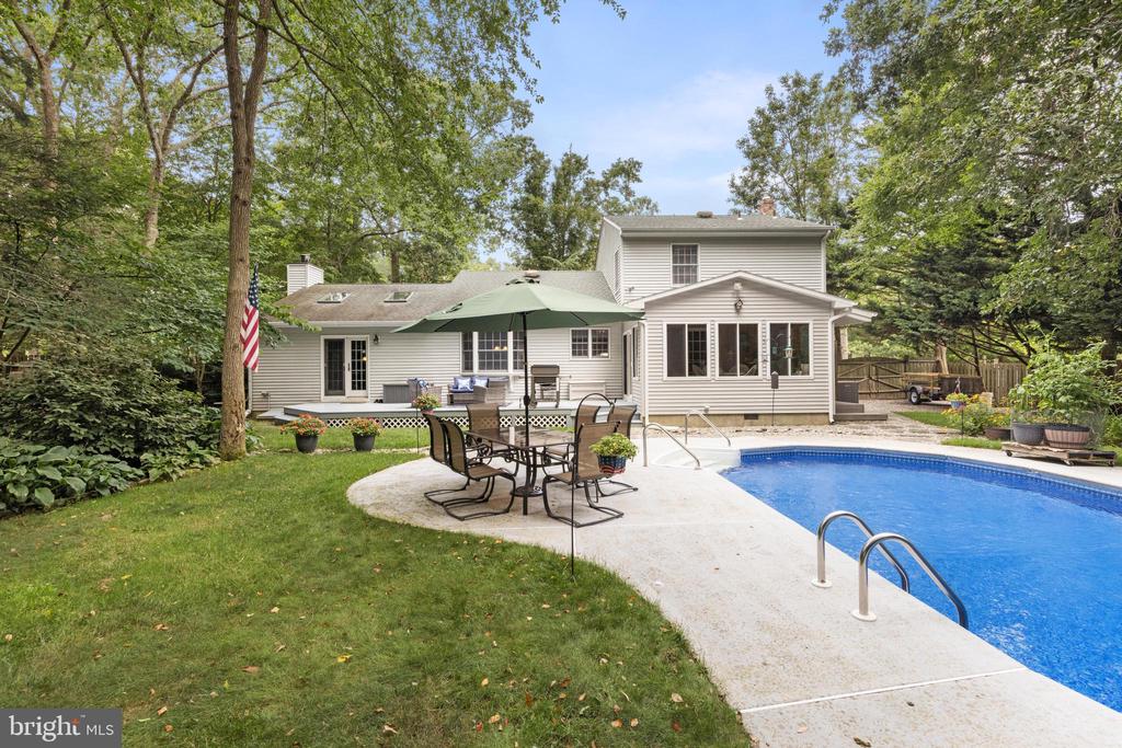4 PINE OAK DRIVE