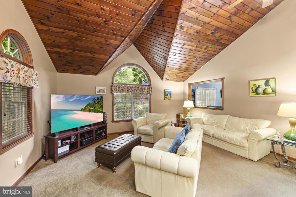 4 PINE OAK DRIVE