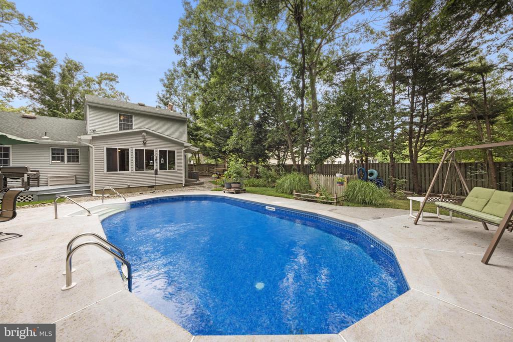 4 PINE OAK DRIVE