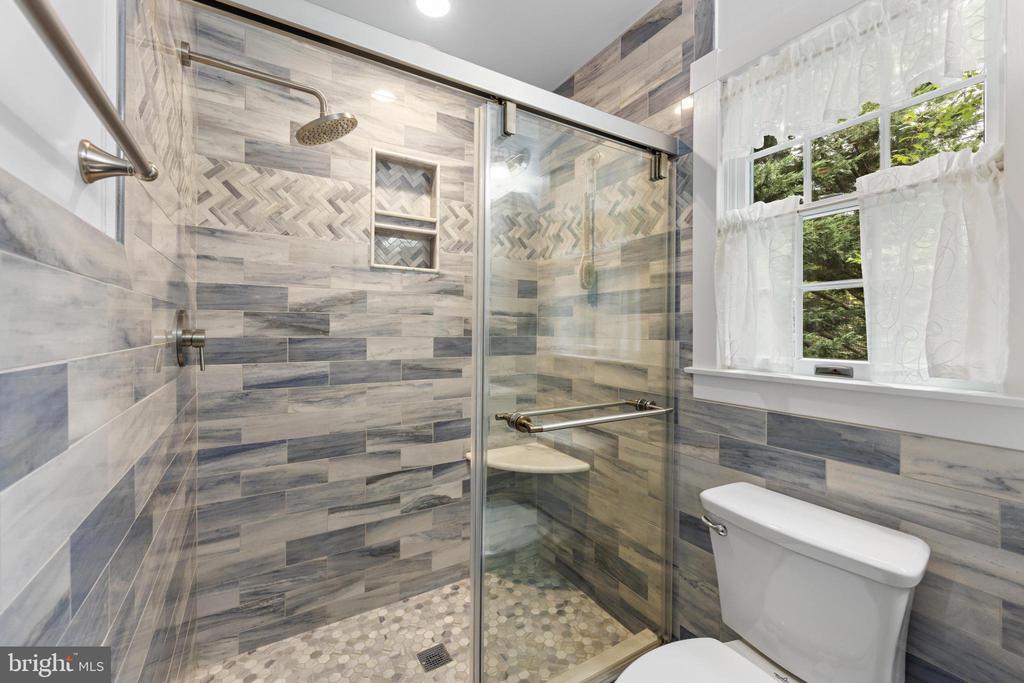 4 PINE OAK DRIVE
