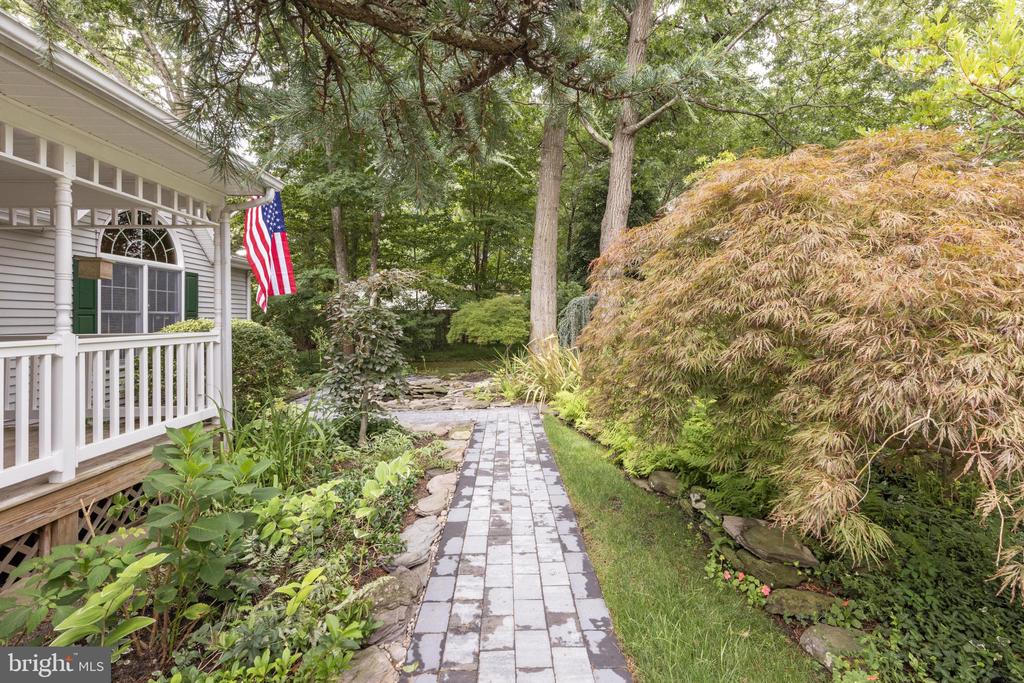 4 PINE OAK DRIVE