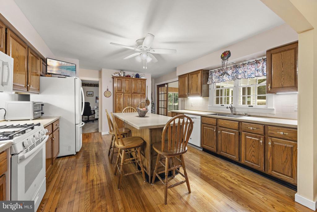4 PINE OAK DRIVE