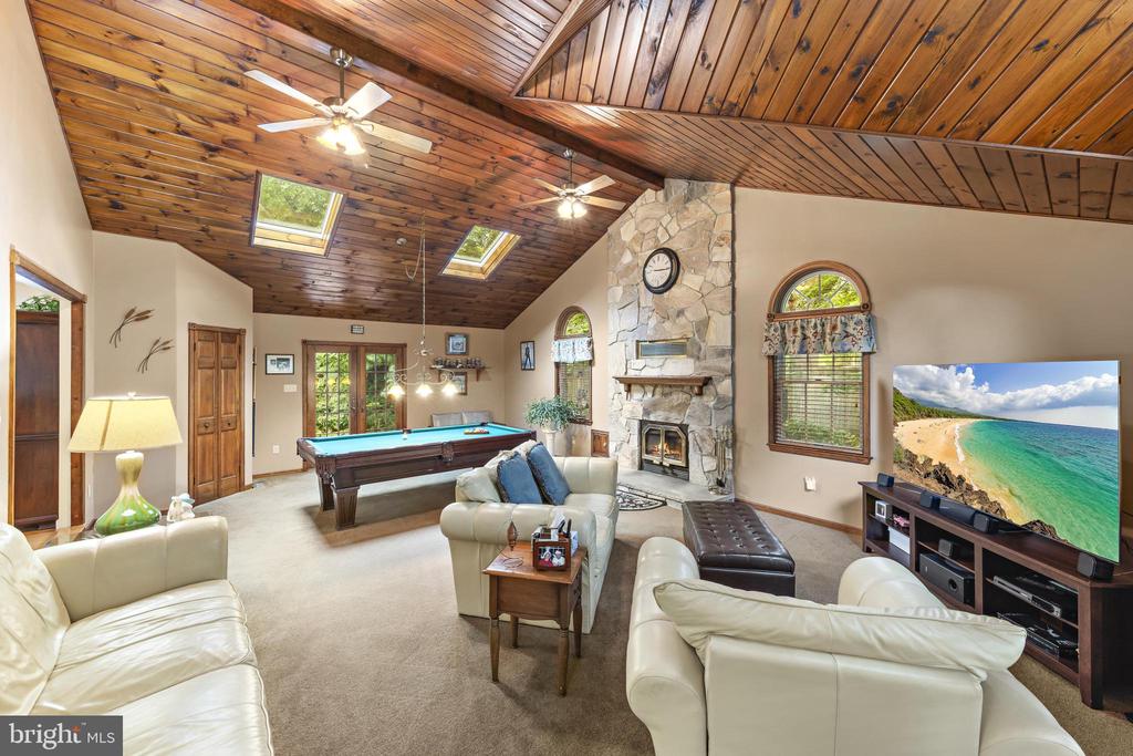 4 PINE OAK DRIVE