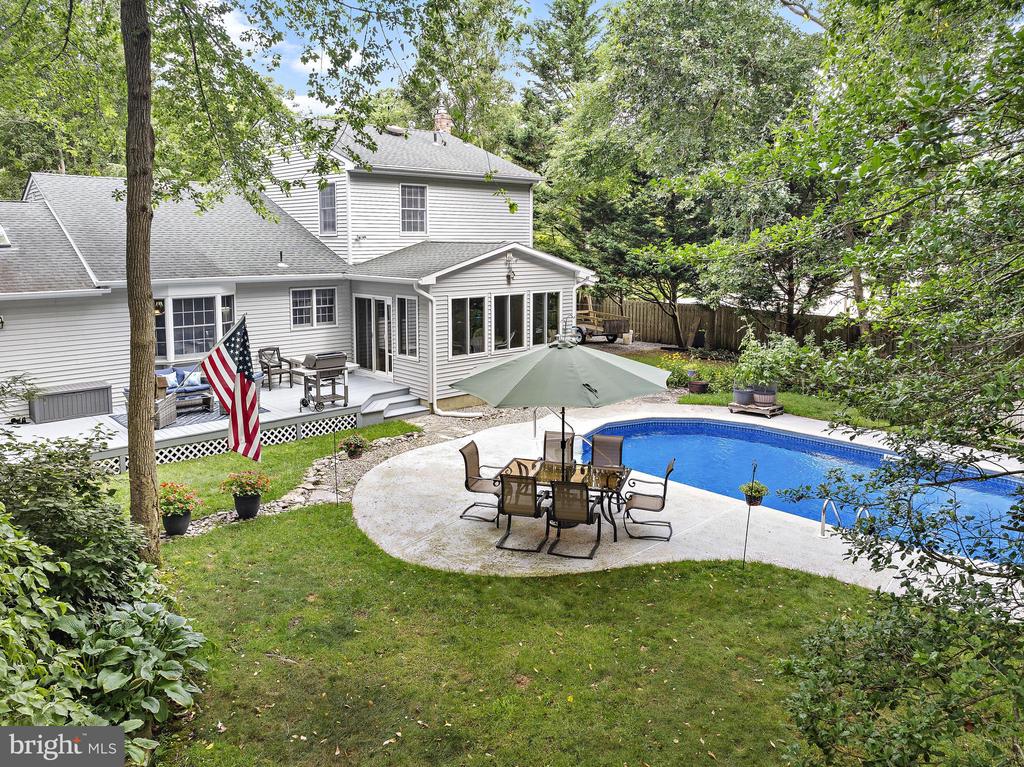 4 PINE OAK DRIVE