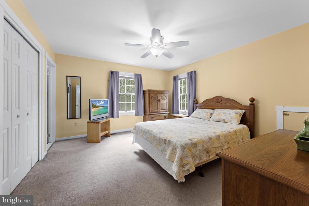 4 PINE OAK DRIVE