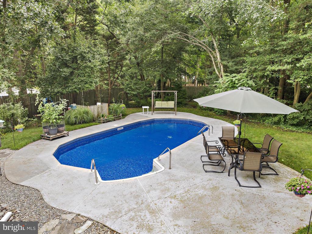 4 PINE OAK DRIVE