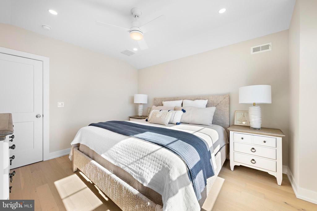 2600 LONG BEACH BOULEVARD Unit: 20
