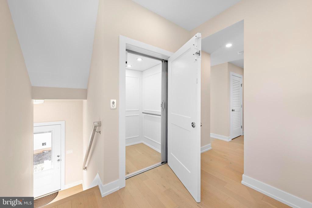 2600 LONG BEACH BOULEVARD Unit: 20