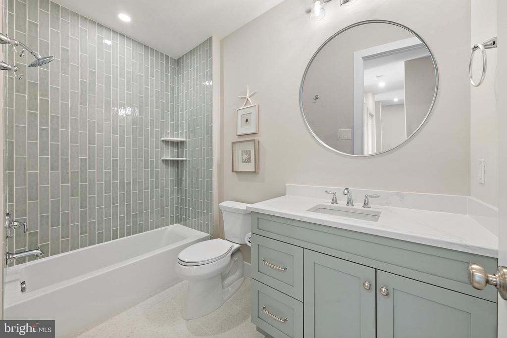 2600 LONG BEACH BOULEVARD Unit: 20