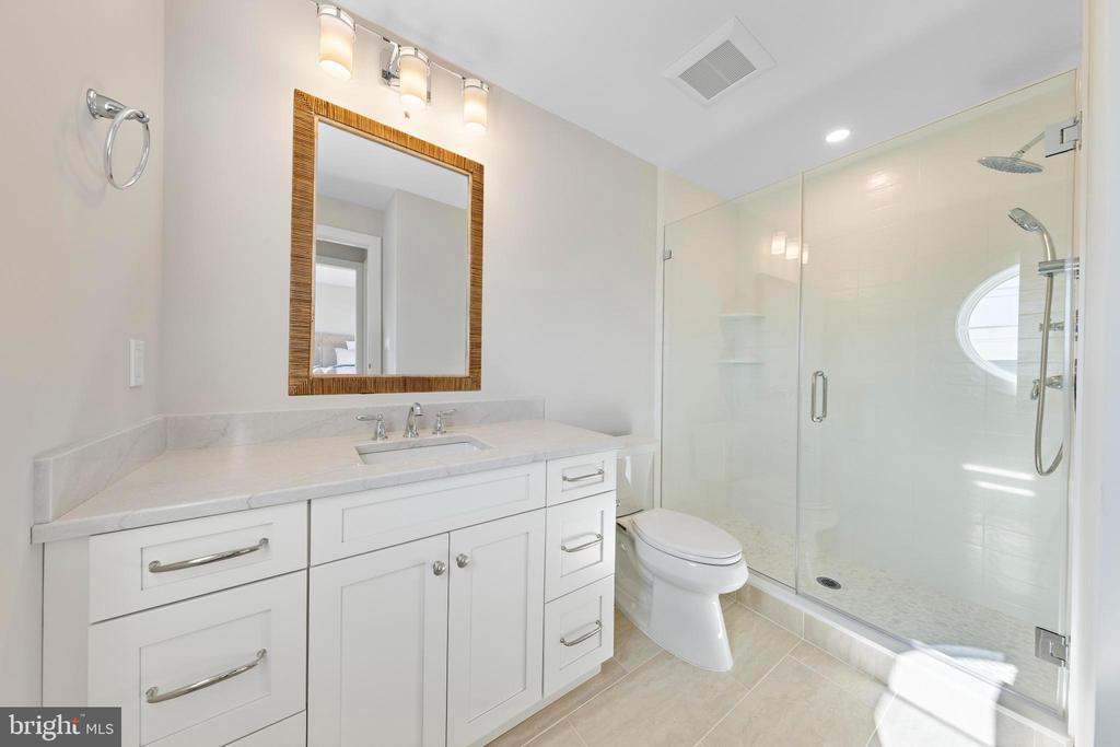 2600 LONG BEACH BOULEVARD Unit: 20
