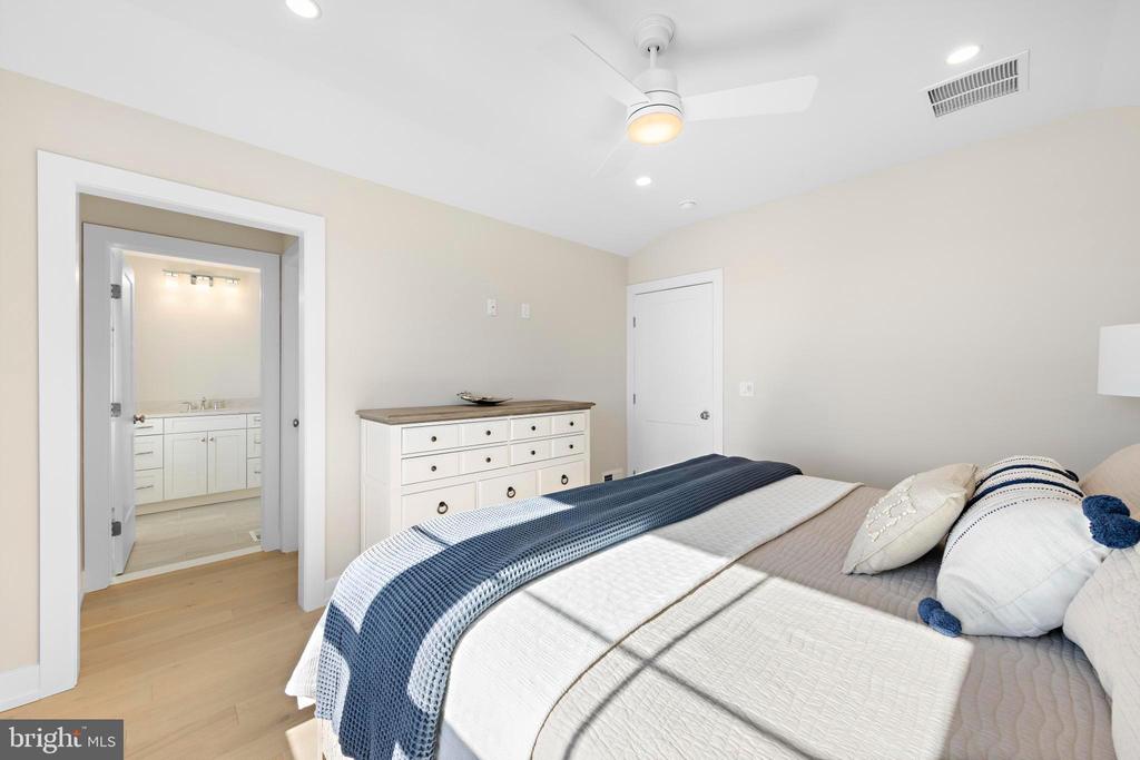 2600 LONG BEACH BOULEVARD Unit: 20