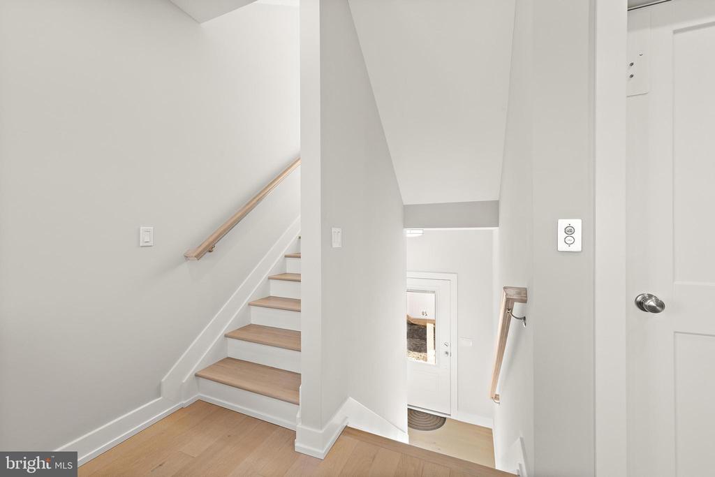 2600 LONG BEACH BOULEVARD Unit: 20