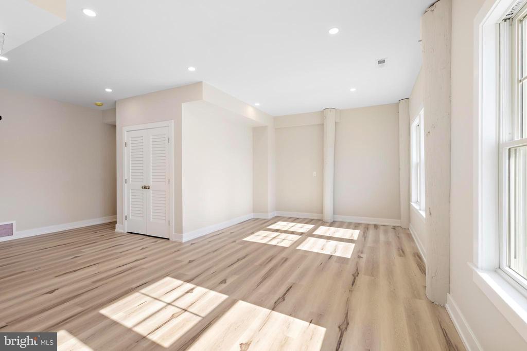 2600 LONG BEACH BOULEVARD Unit: 20