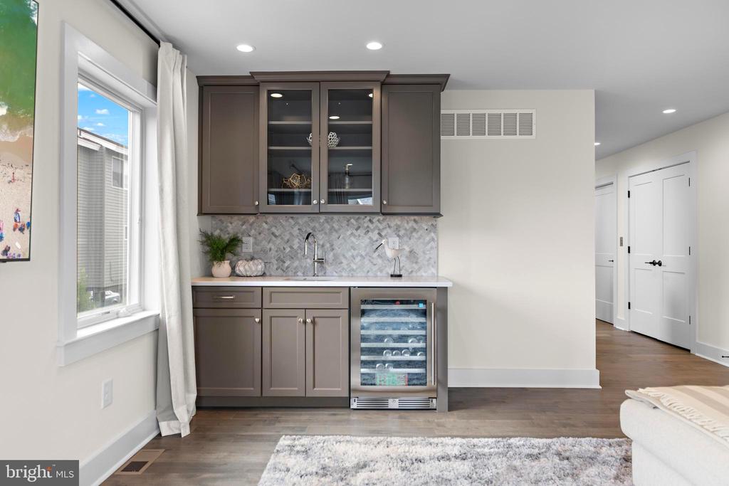 2 E 28TH STREET Unit: B