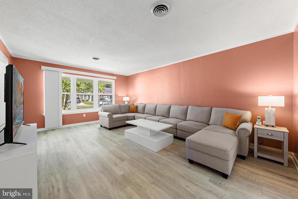 231 LEXINGTON DRIVE
