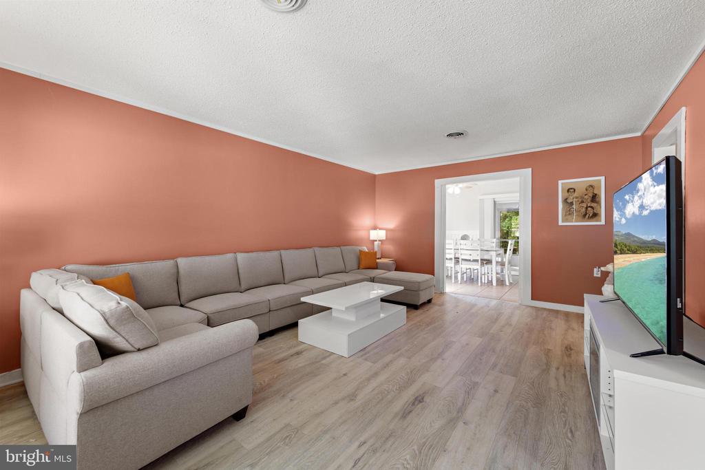 231 LEXINGTON DRIVE