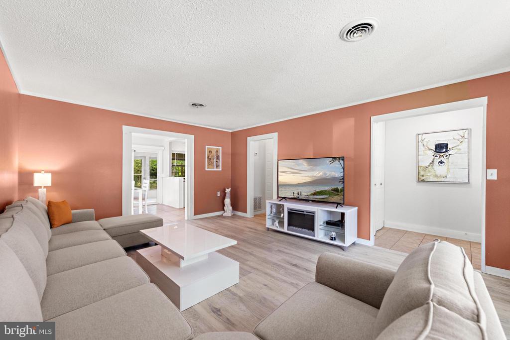 231 LEXINGTON DRIVE