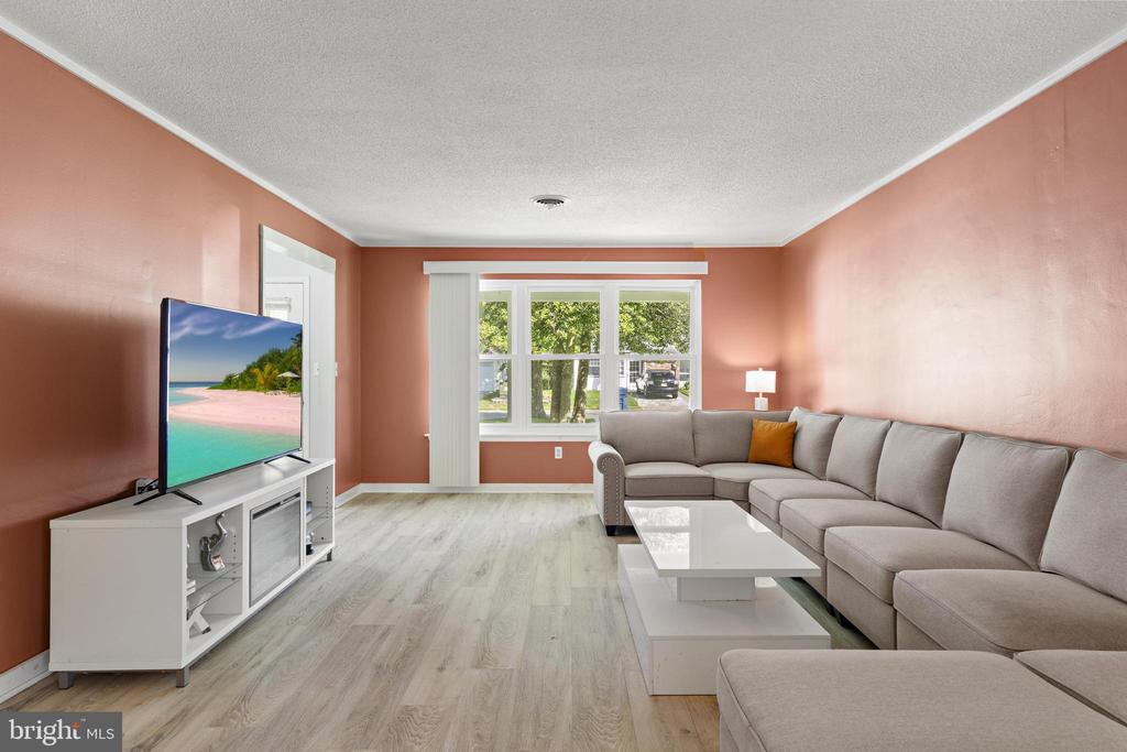 231 LEXINGTON DRIVE