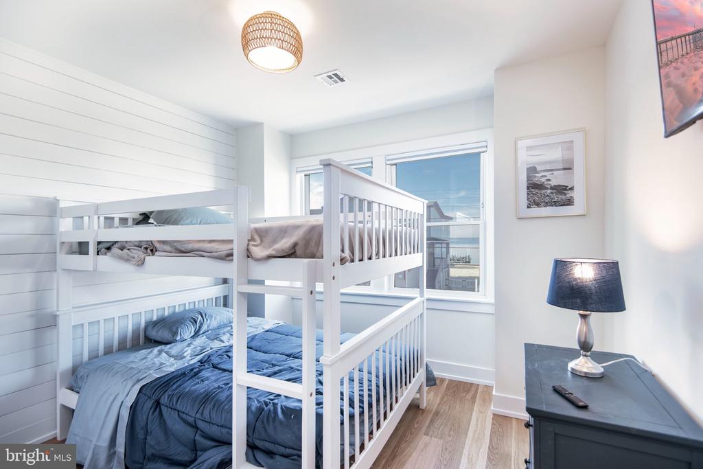 1715 BAY TERRACE Unit: U-B