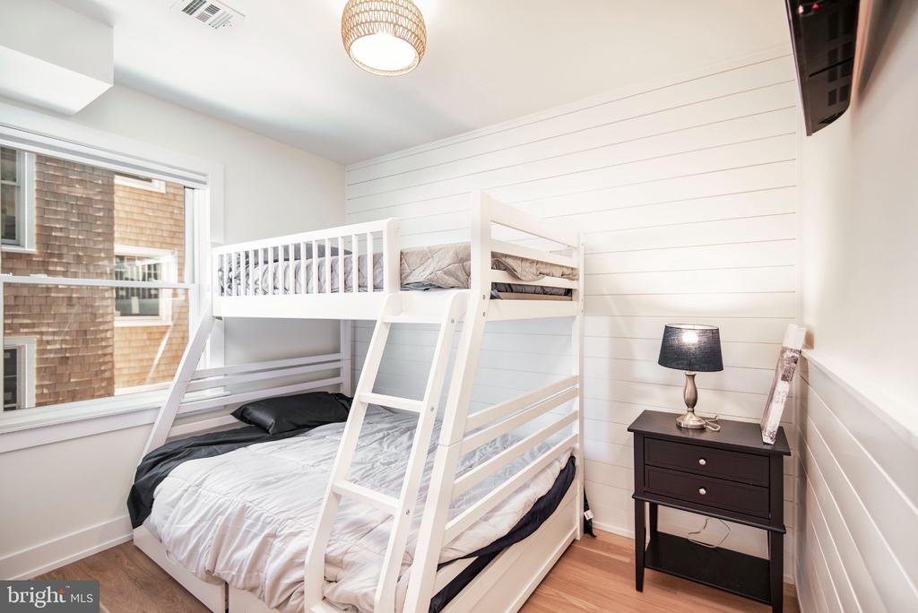 1715 BAY TERRACE Unit: U-B