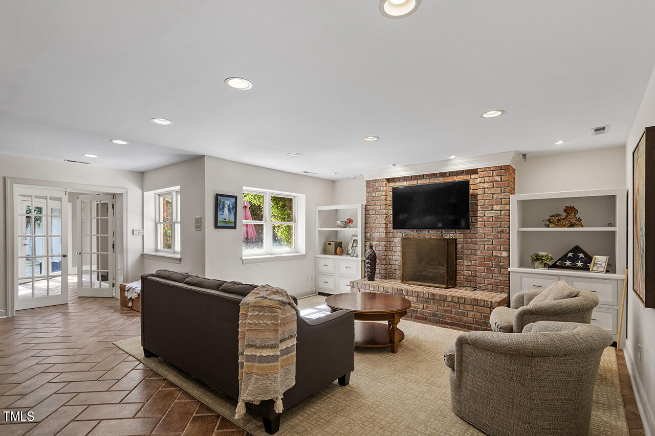 6816 Greywalls Lane