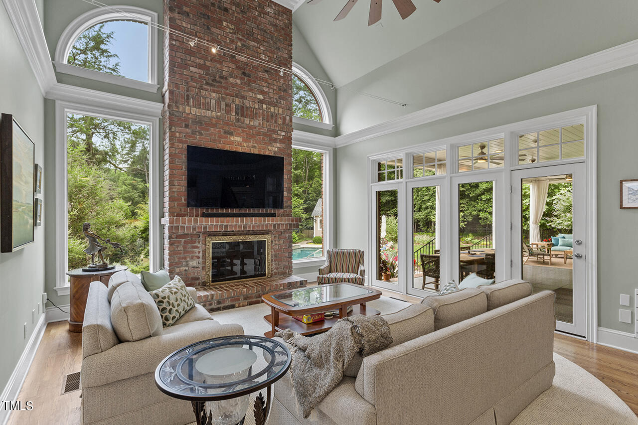6816 Greywalls Lane