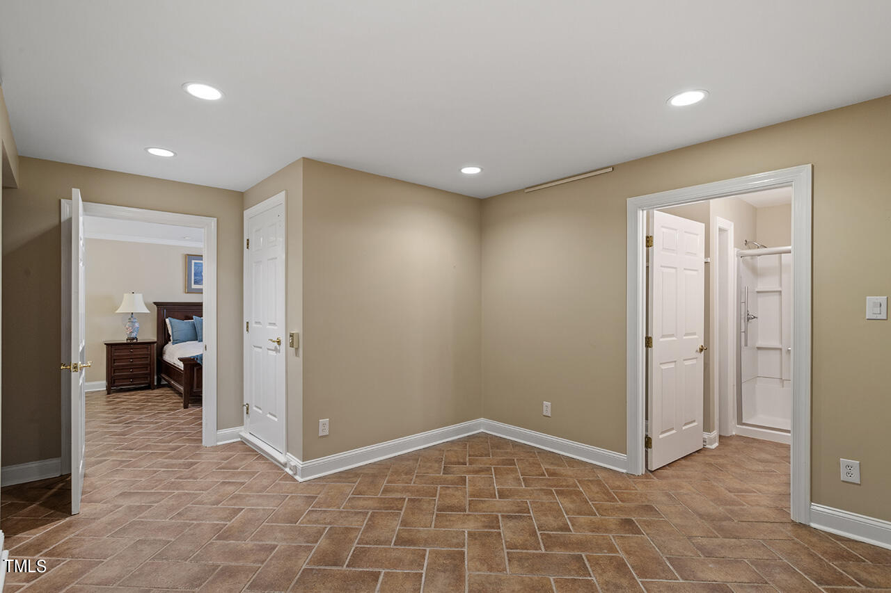 6816 Greywalls Lane