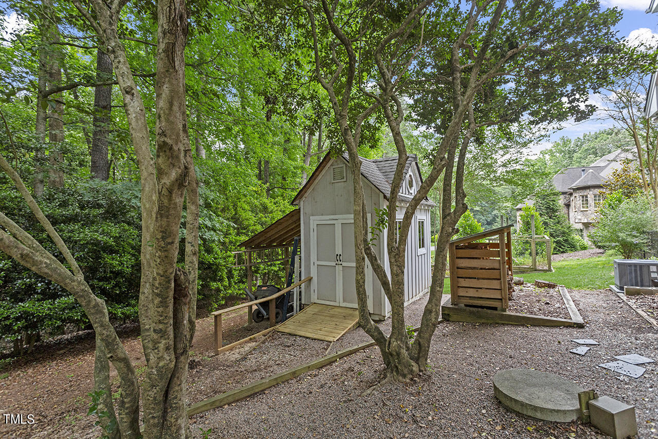 6816 Greywalls Lane
