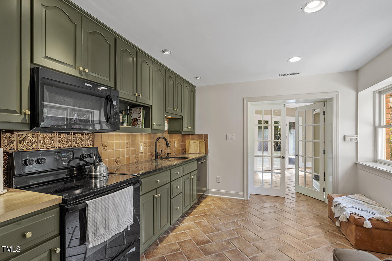 6816 Greywalls Lane