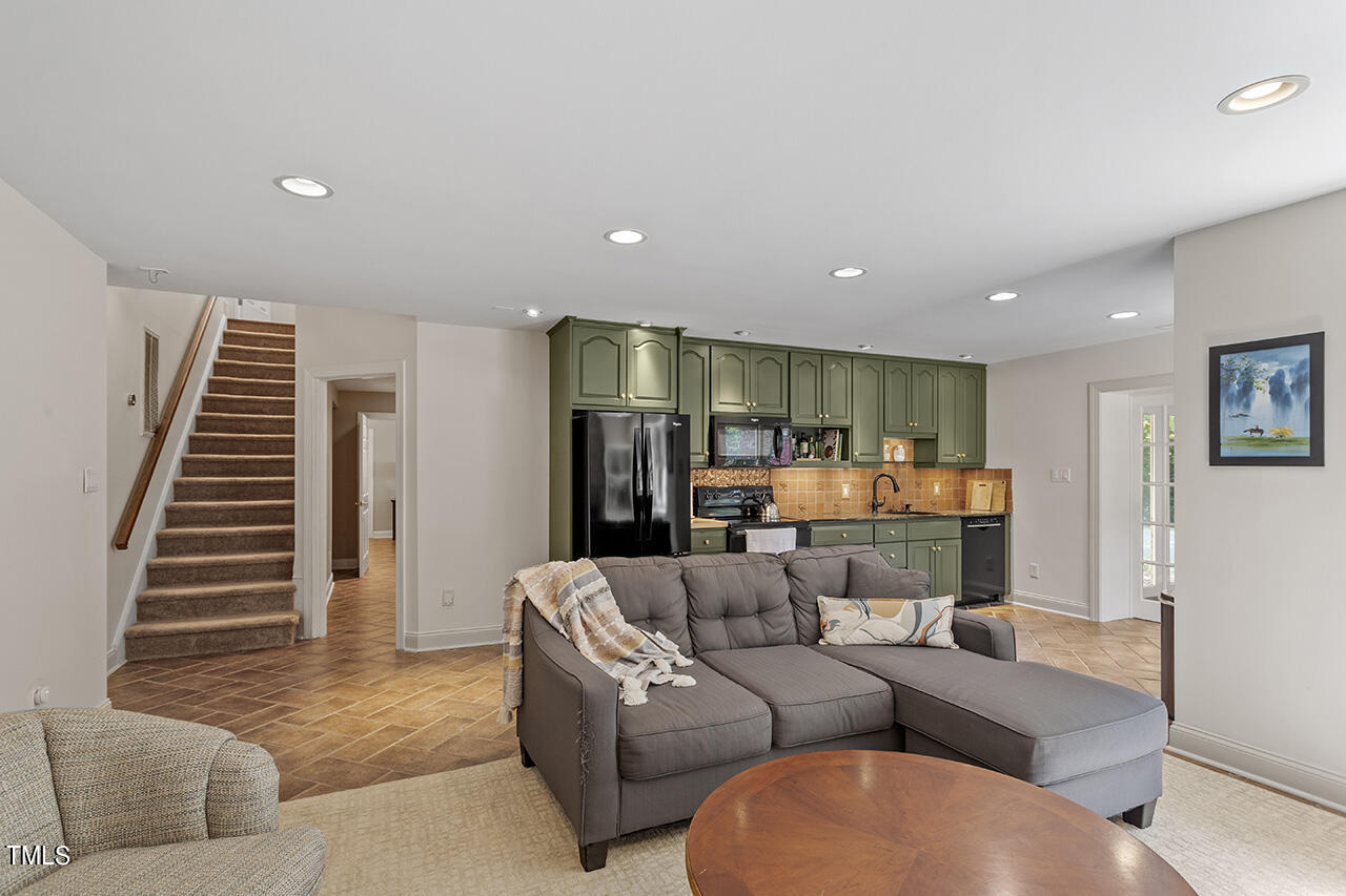 6816 Greywalls Lane