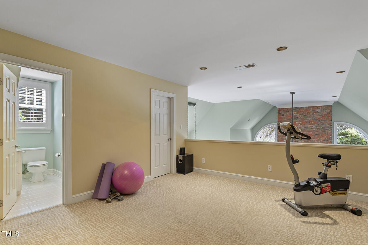 6816 Greywalls Lane