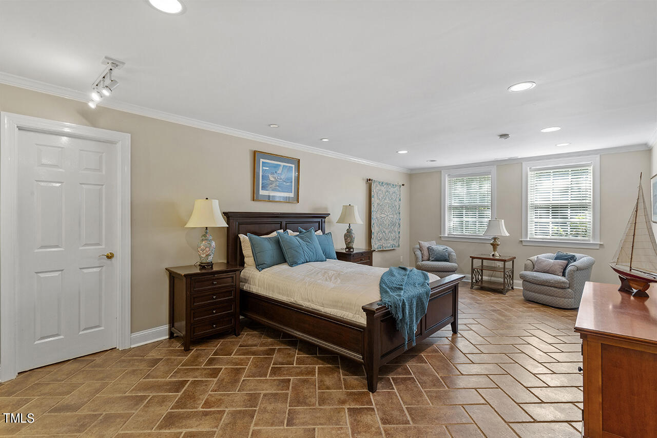 6816 Greywalls Lane