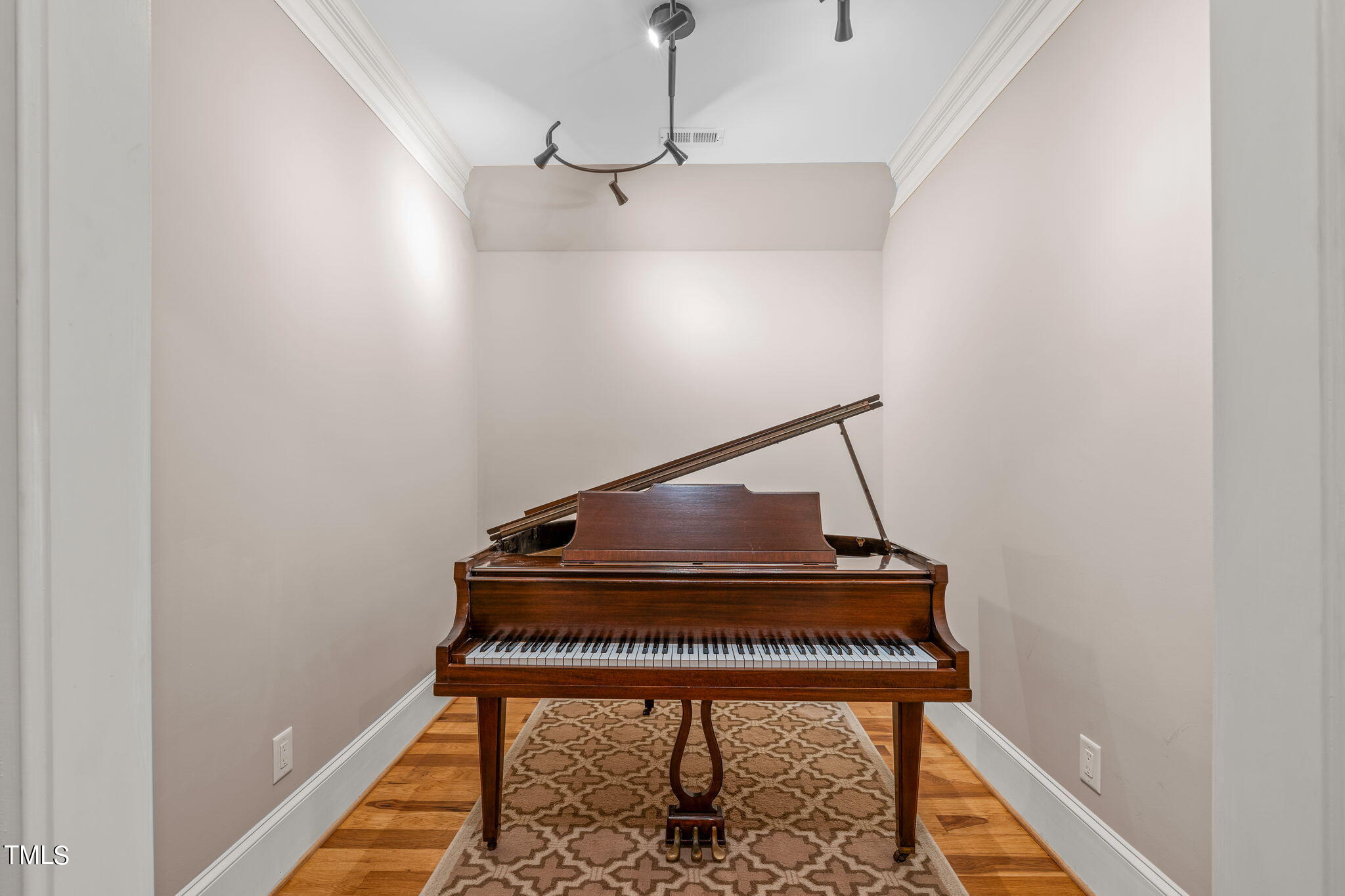 1012 Heydon Court