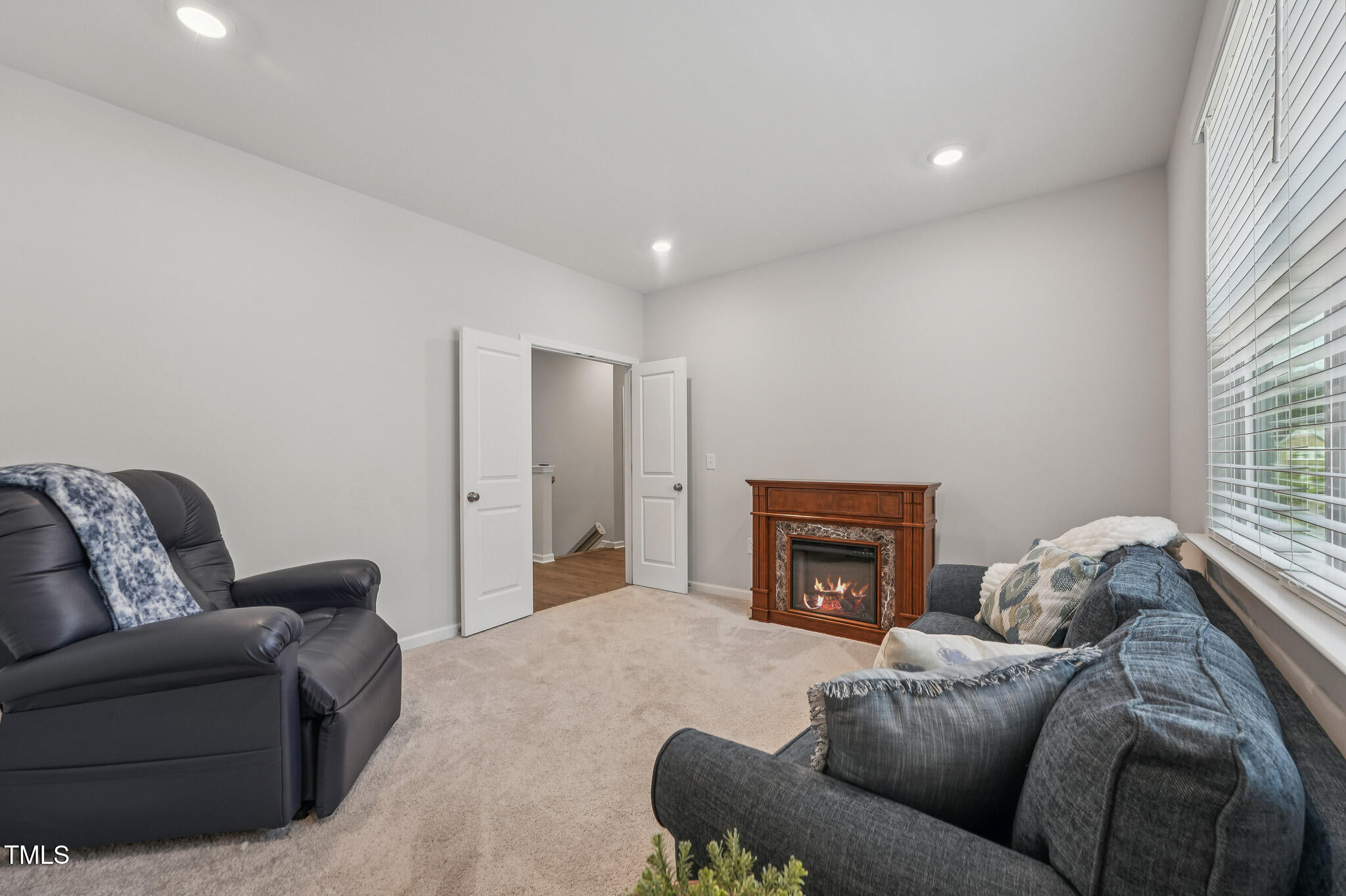 7117 Crested Iris Place