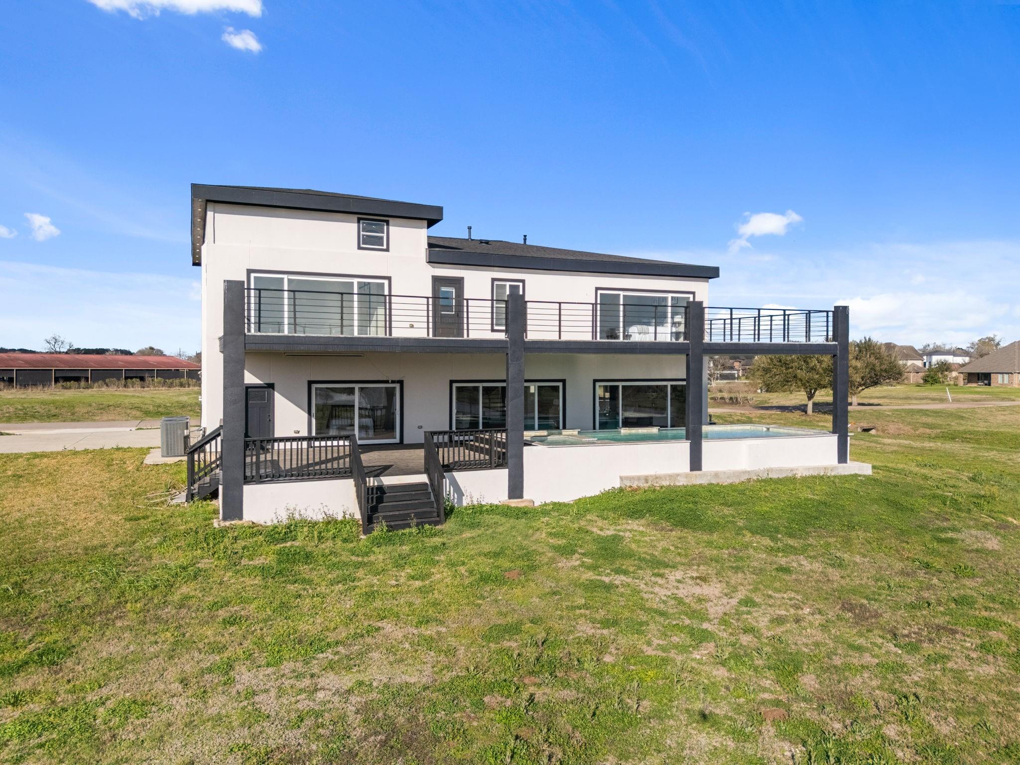 703 Leaning Oak Trail