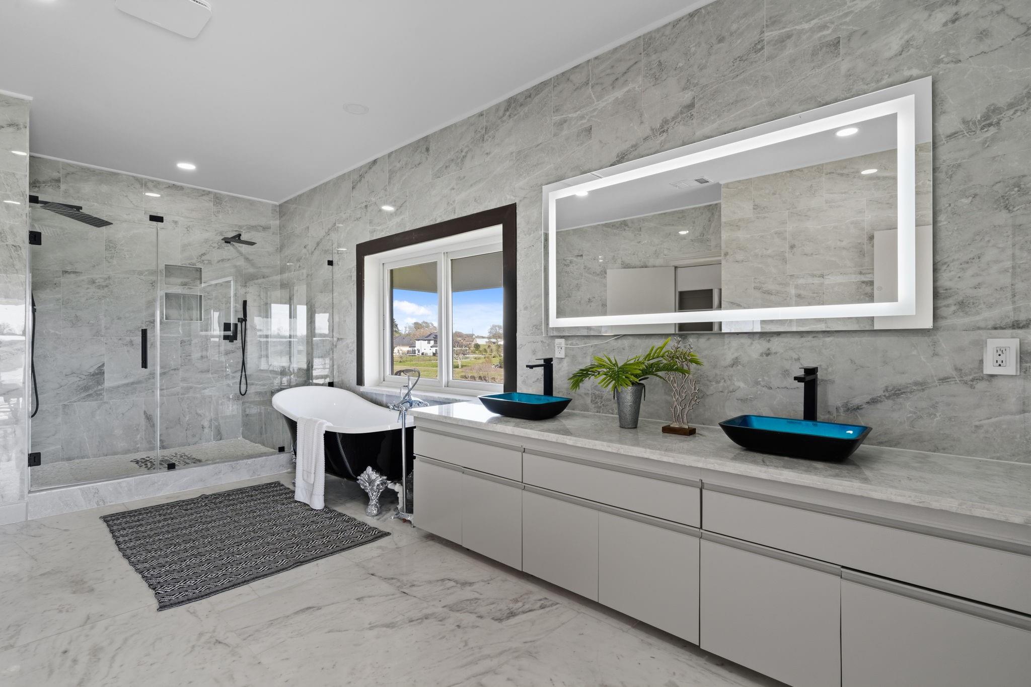 703 Leaning Oak Trail