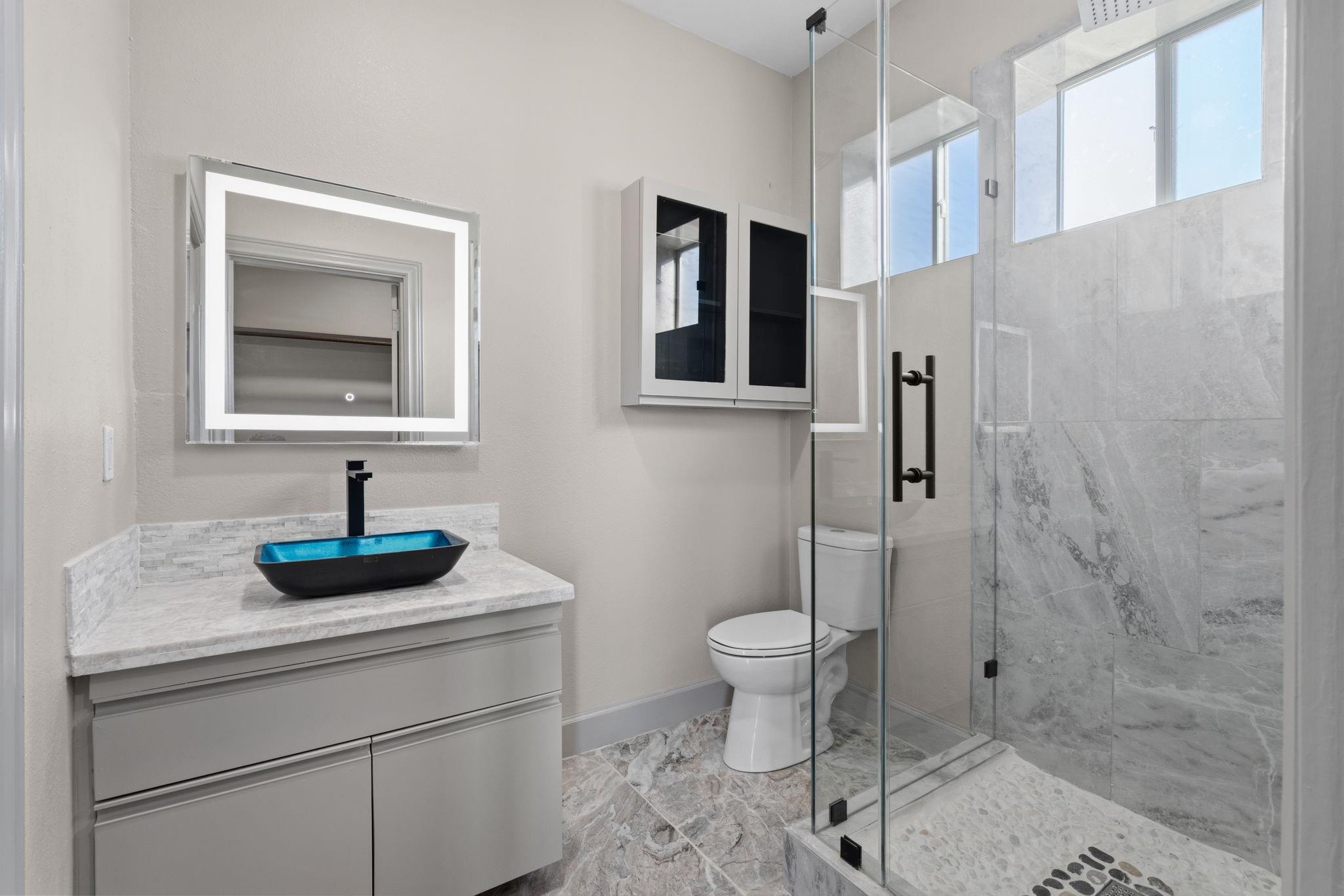 703 Leaning Oak Trail