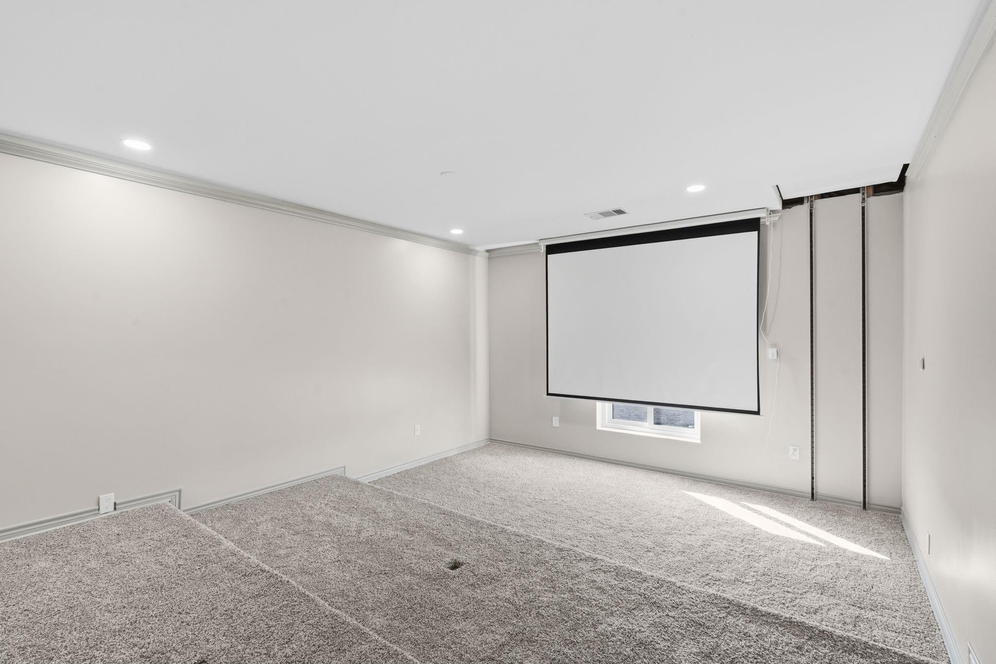 703 Leaning Oak Trail