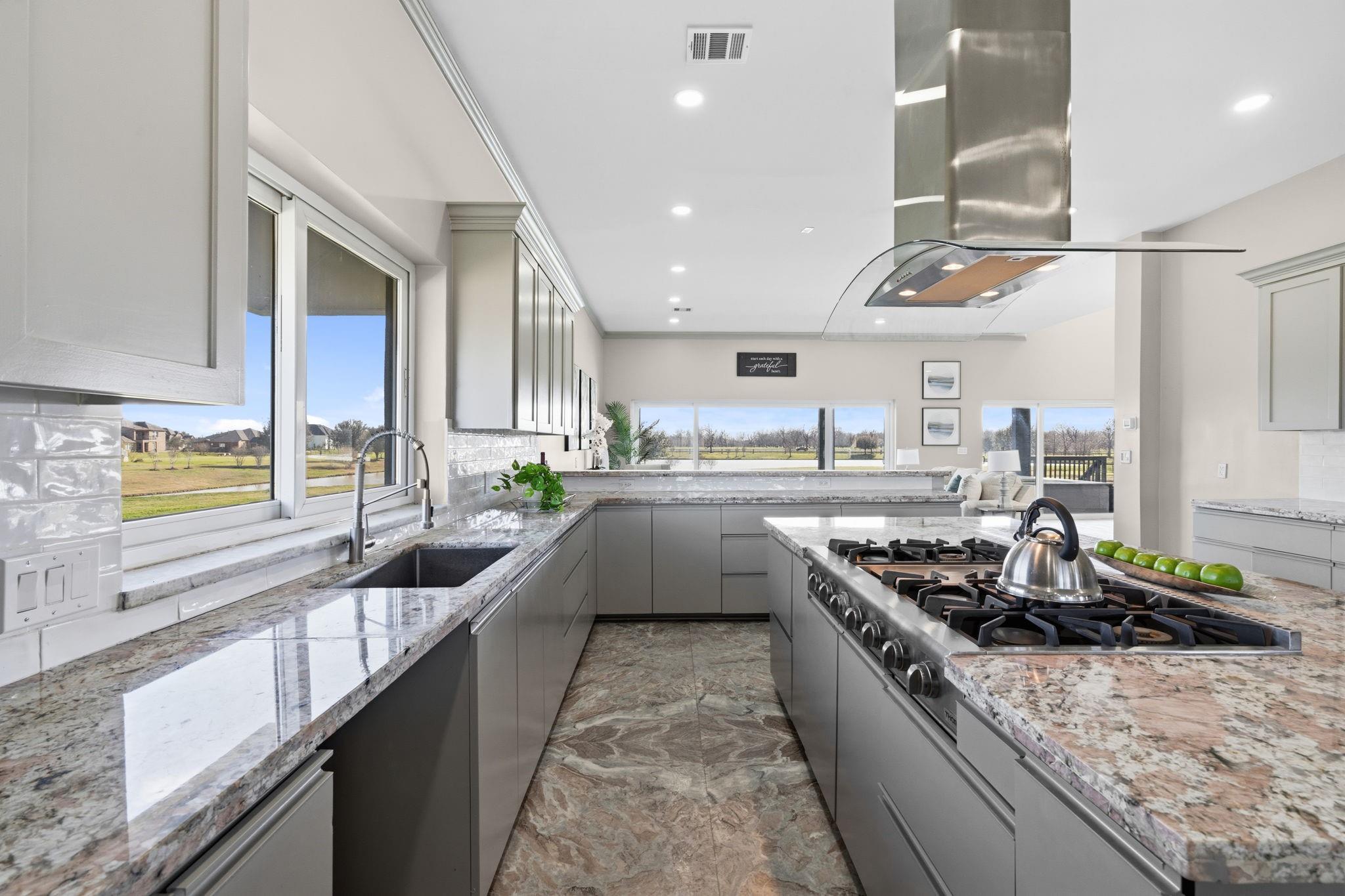 703 Leaning Oak Trail