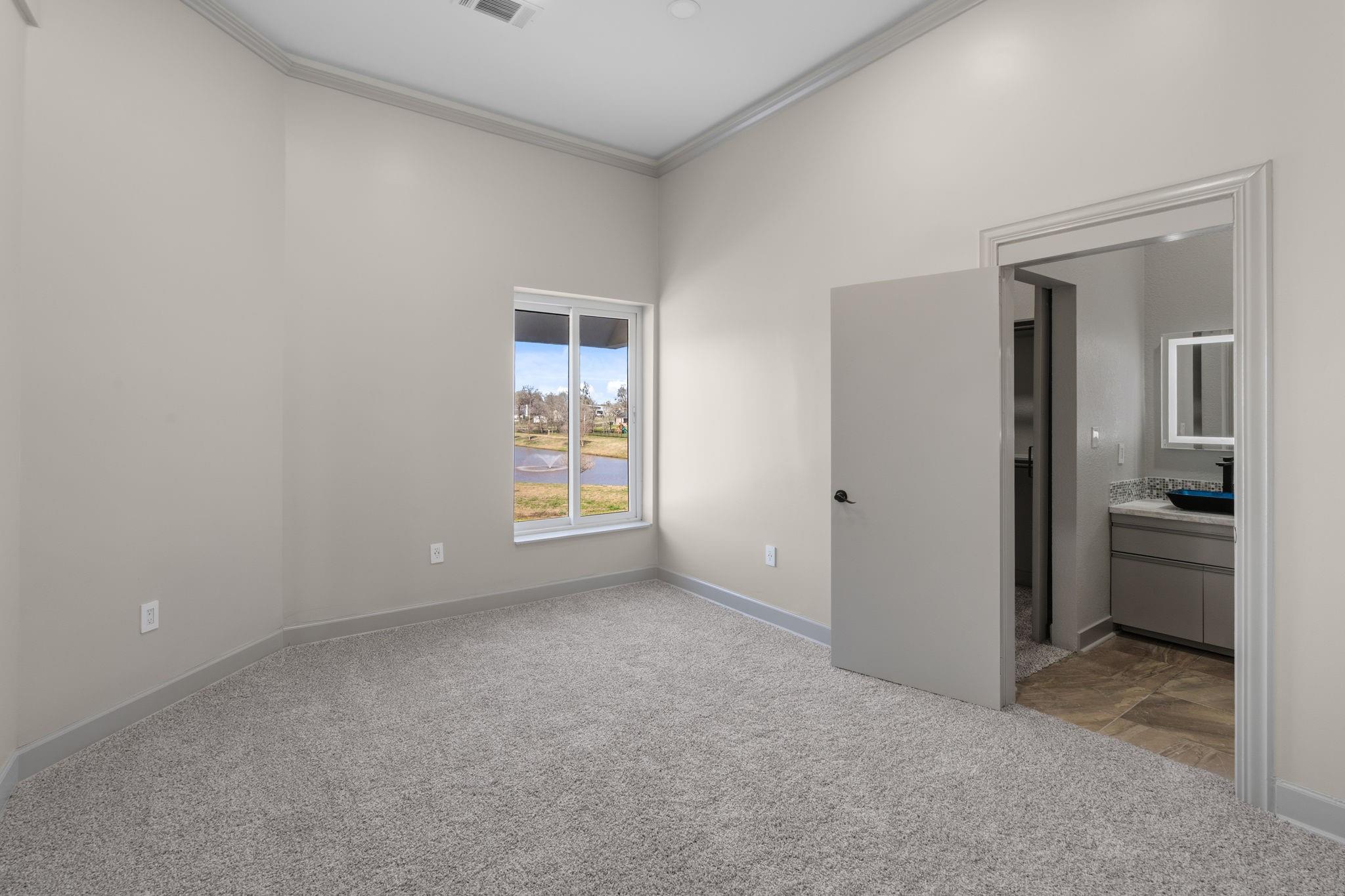 703 Leaning Oak Trail