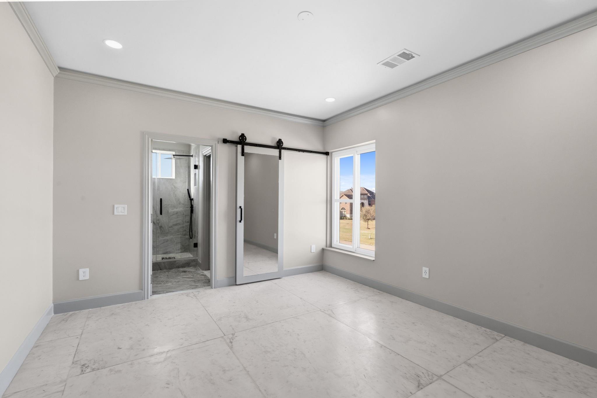 703 Leaning Oak Trail