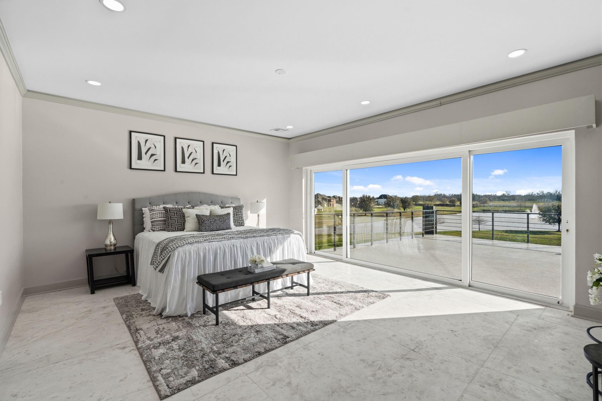 703 Leaning Oak Trail