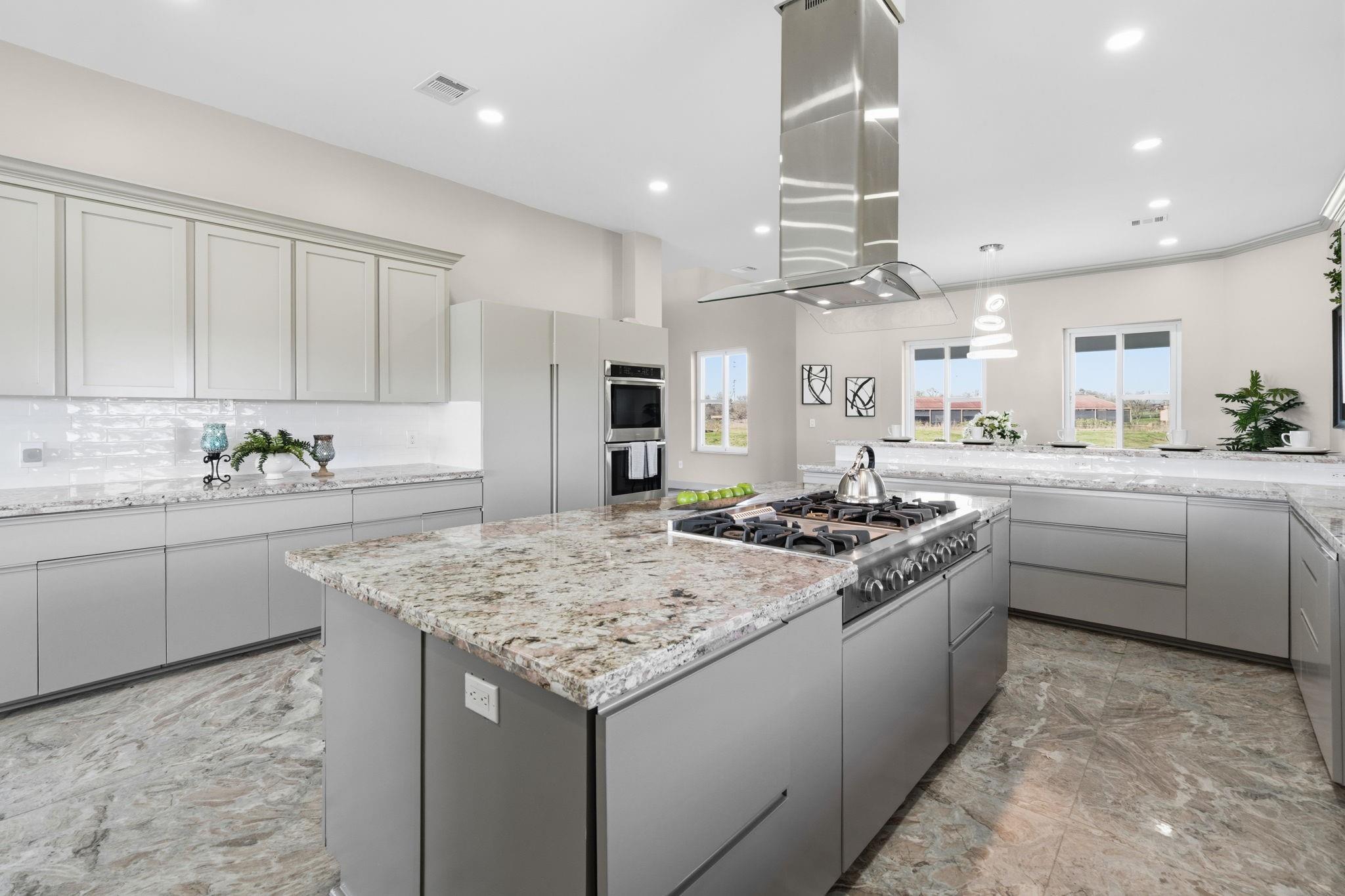 703 Leaning Oak Trail