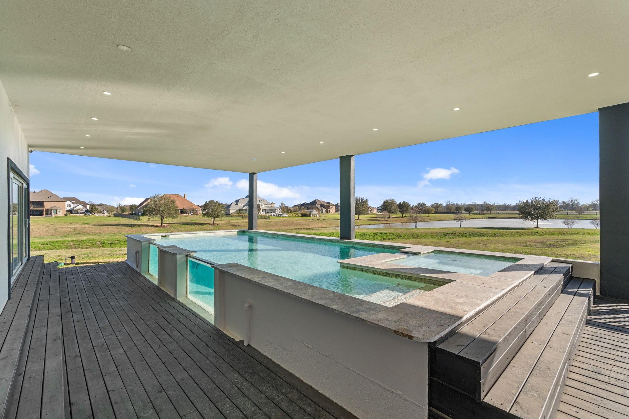 703 Leaning Oak Trail