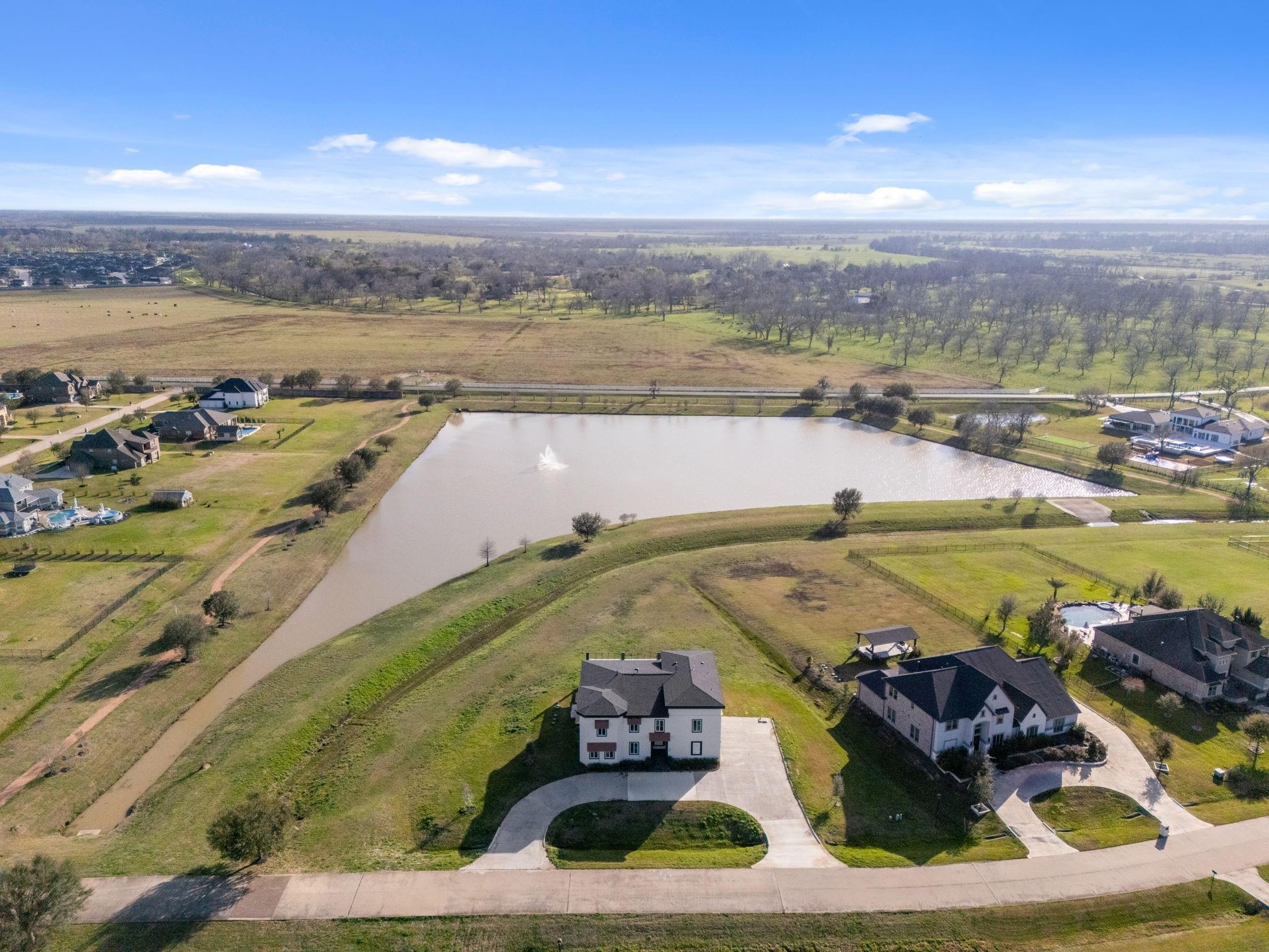 703 Leaning Oak Trail