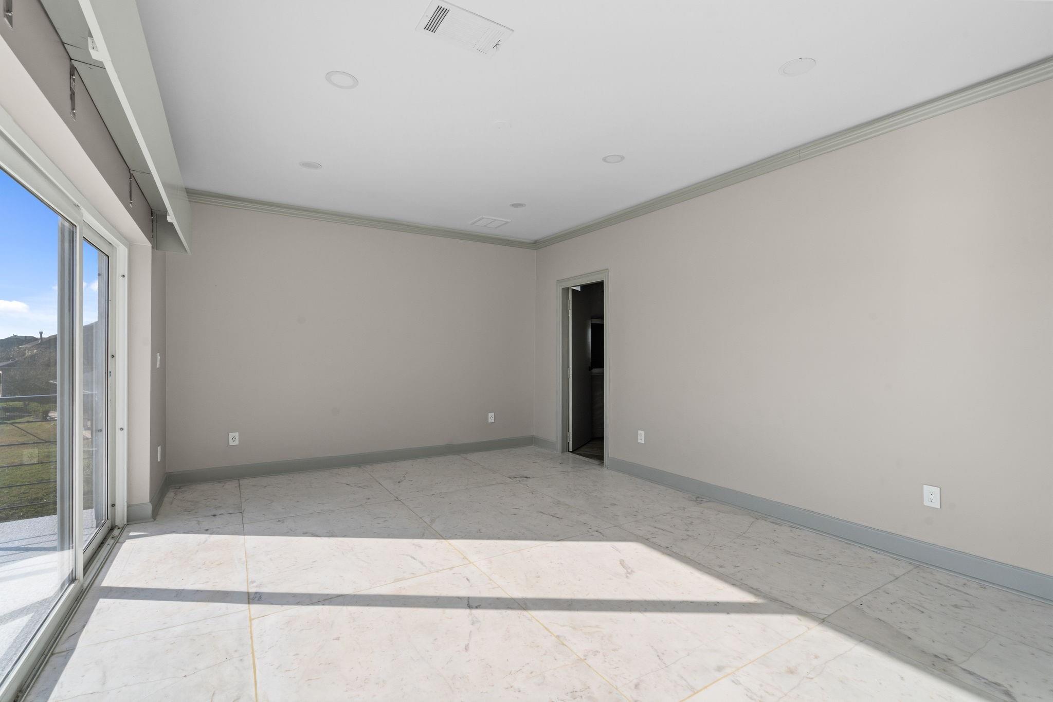 703 Leaning Oak Trail