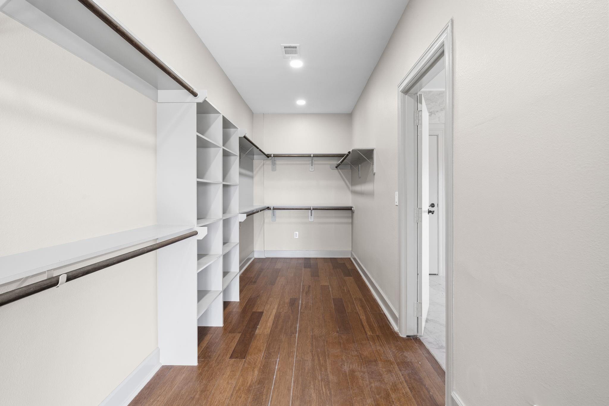 703 Leaning Oak Trail